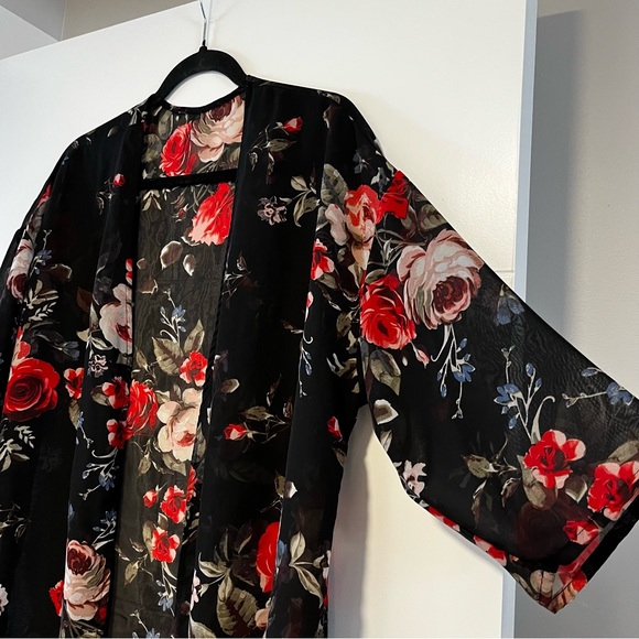 Open Floral Kimono Style Top - Picture 3 of 14